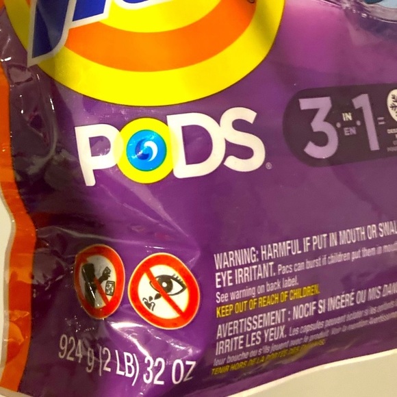 Tide Pods 2 pounds 3 in 1 Spring Meadow 39 loads 3 in 1 even in Cold Water - Picture 3 of 4